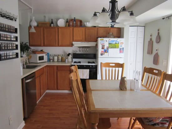 Kitchen before farmhouse makeover