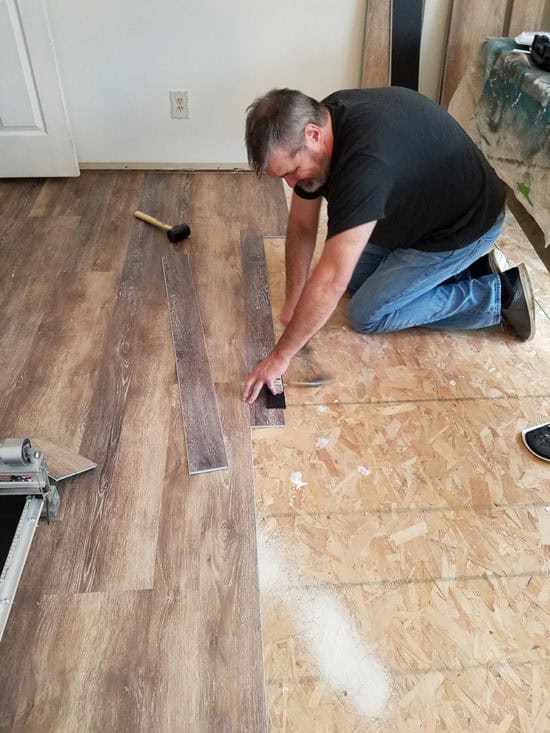 Installing Vinyl Floors A Do It Yourself Guide The Honeycomb Home