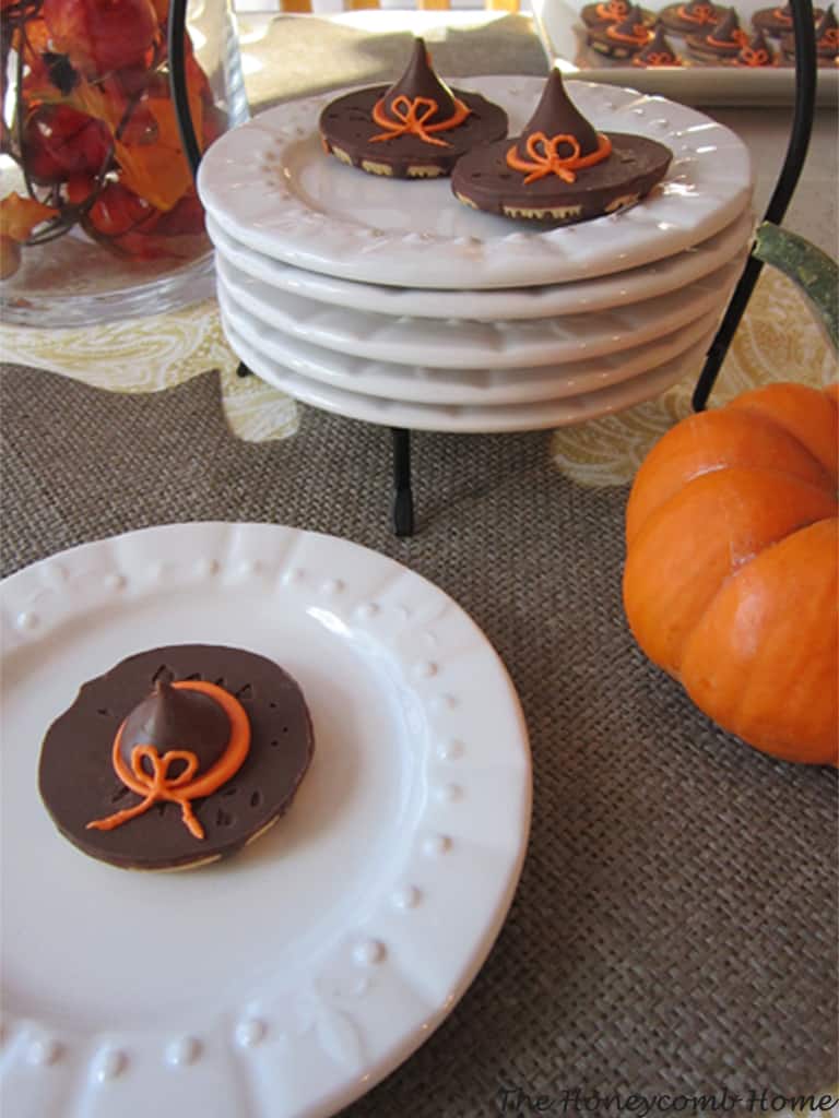 Witch's Hat Cookies from The Honeycomb Home  | Halloween Favorites at www.andersonandgrant.com