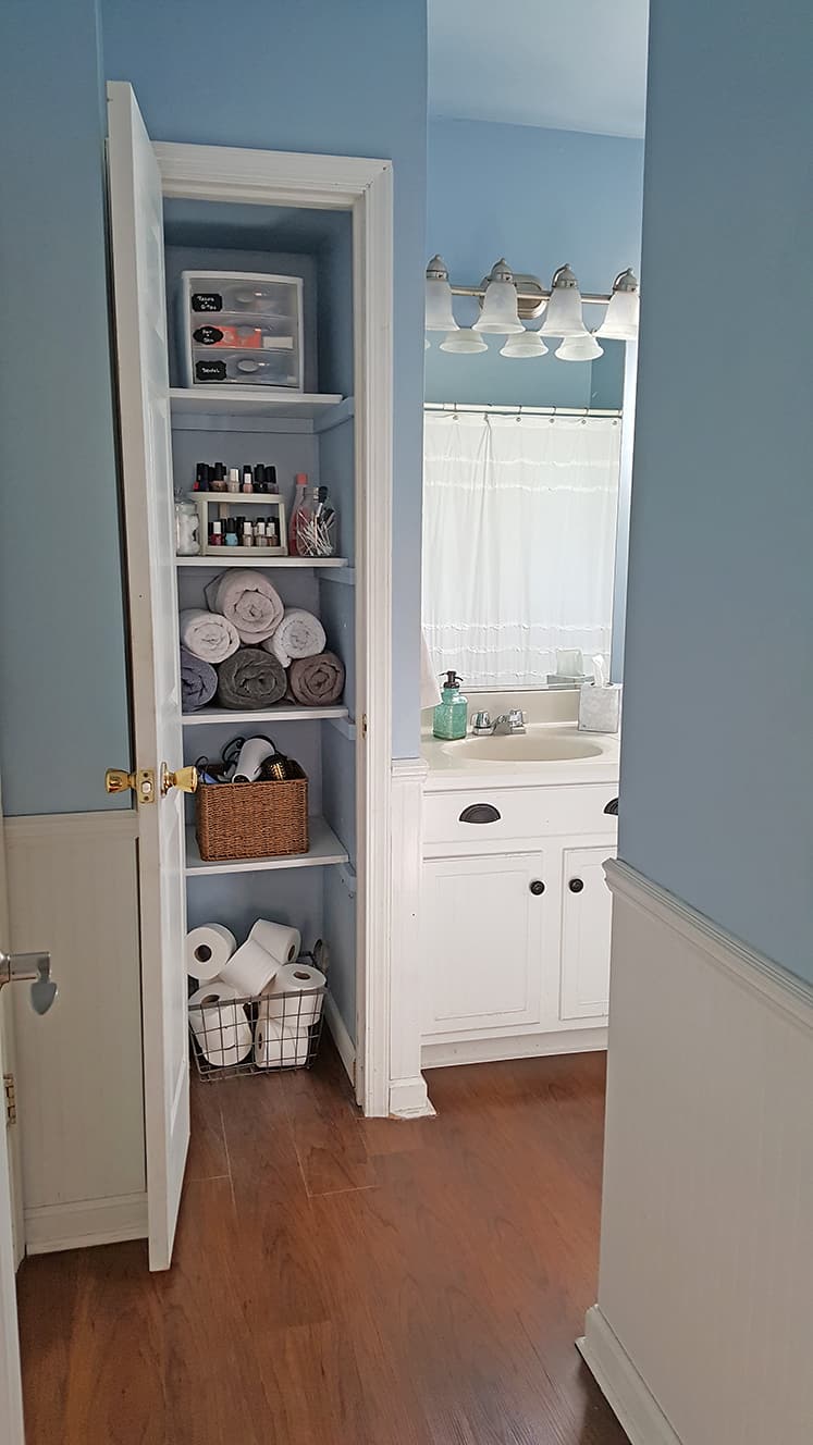 Organized Linen Closet - The Honeycomb Home