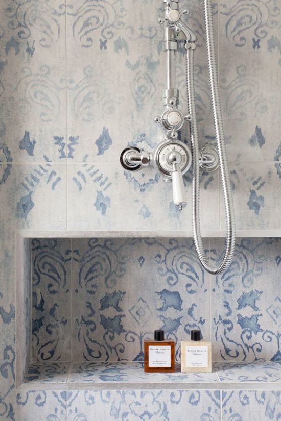 blue-and-white-pattern-wall-tile