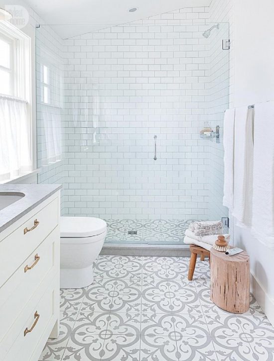 gray-and-white-patterned-tile-bathroom