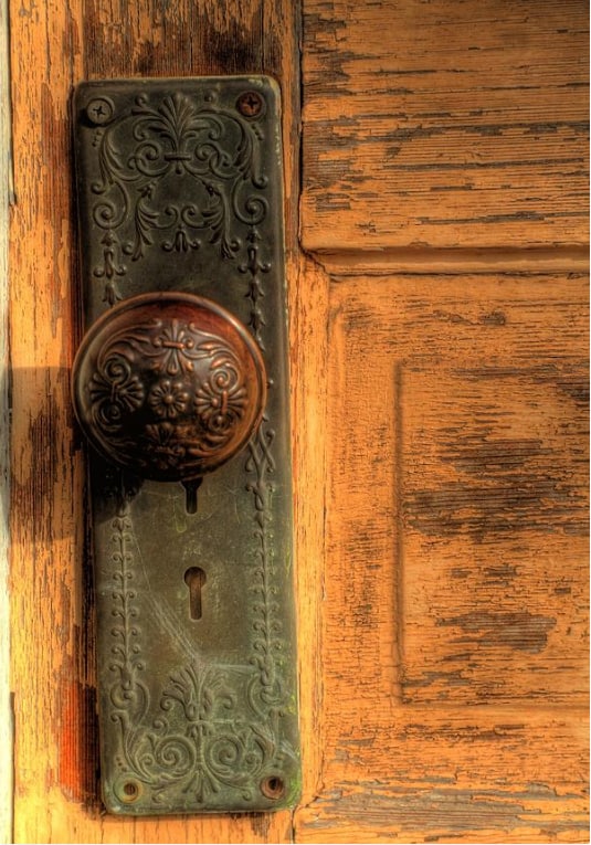 vintage-door-knobs