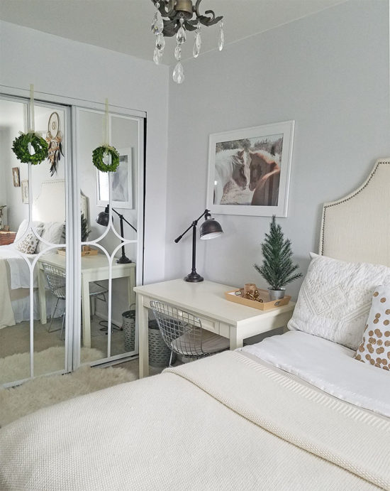 farmhouse-christmas-home-tour