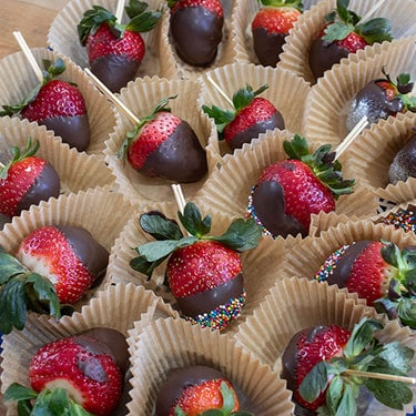 FI-champagne-soaked-chocolate-covered-strawberry-recipe