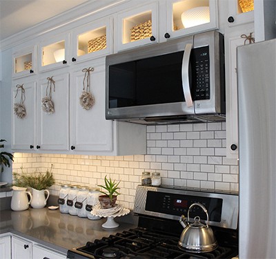 How to Install Kitchen Cabinet Lighting - cheap decorating ideas that look chic!