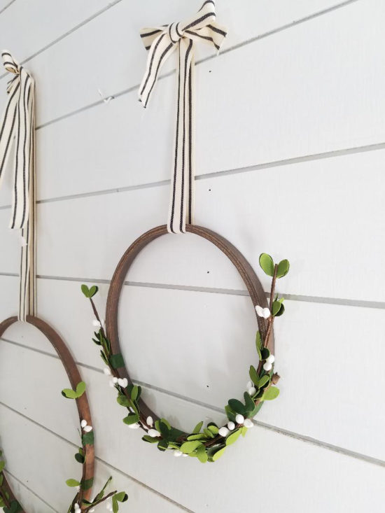 DIY Christmas Wreath from an embroidery hoop