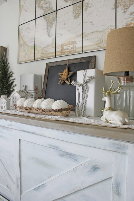 Neutral Christmas decorating ideas The Honeycomb Home