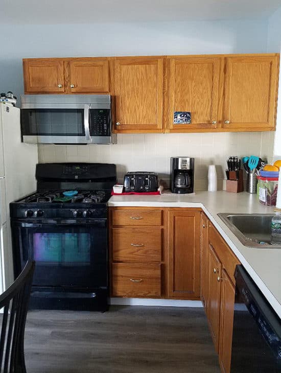 builder grade kitchen before