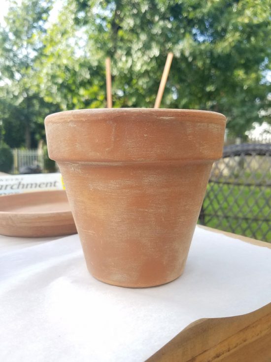 aging-terracotta-pots-for a natural vintage look
