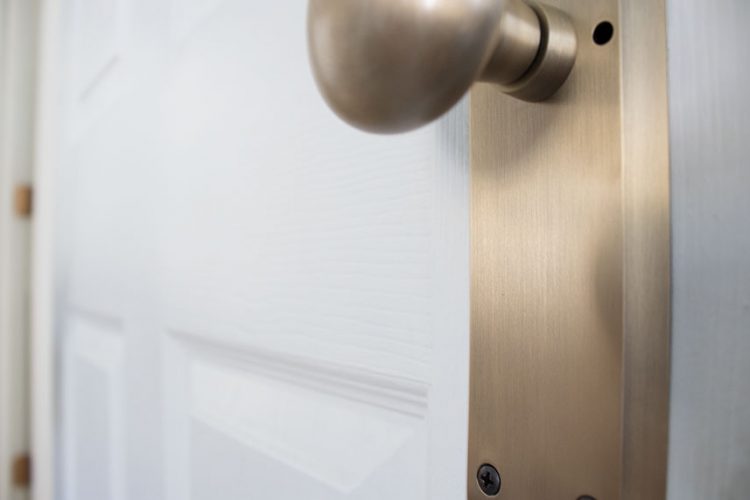 How to Change a Doorknob The Honeycomb Home