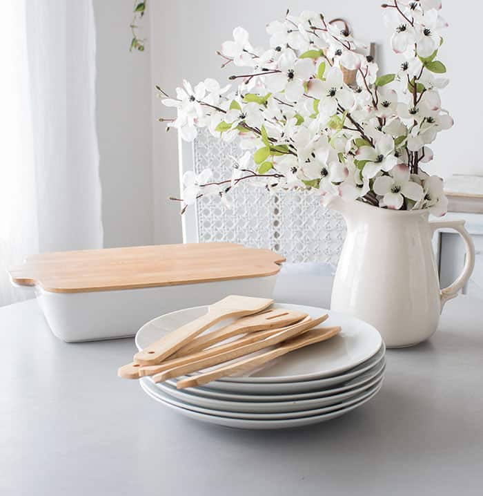 white-and-wood-kitchen-accessories