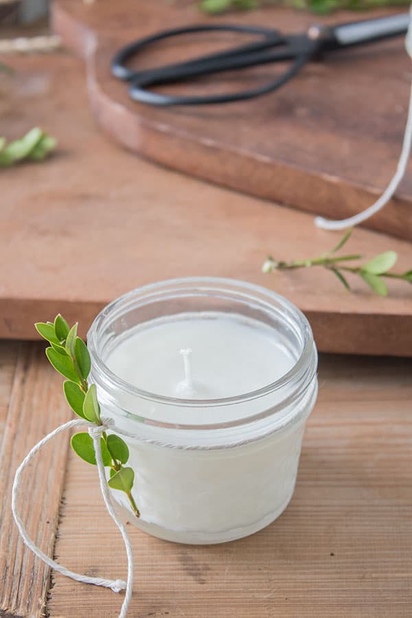 How to make DIY scented soy candles with essential oils.  This is an easy step by step guide for beginners.
