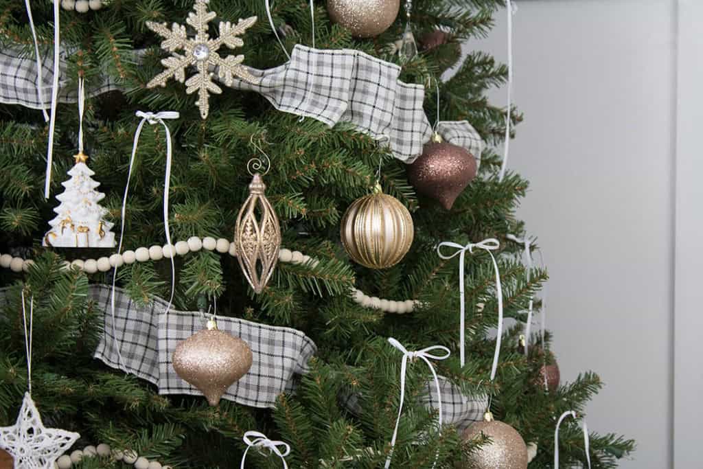 christmas tree decorations ideas with ribbon