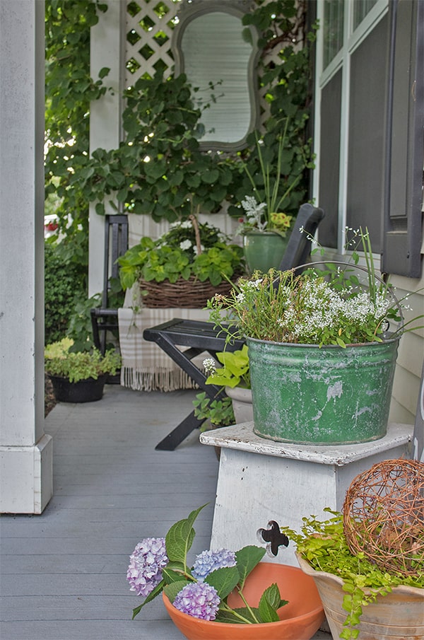 Front Porch Decor - The Honeycomb Home