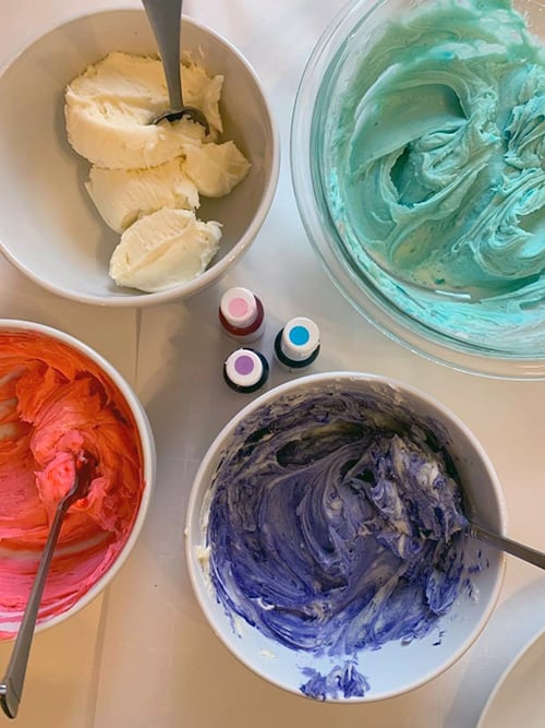 coloring buttercream decorator's icing