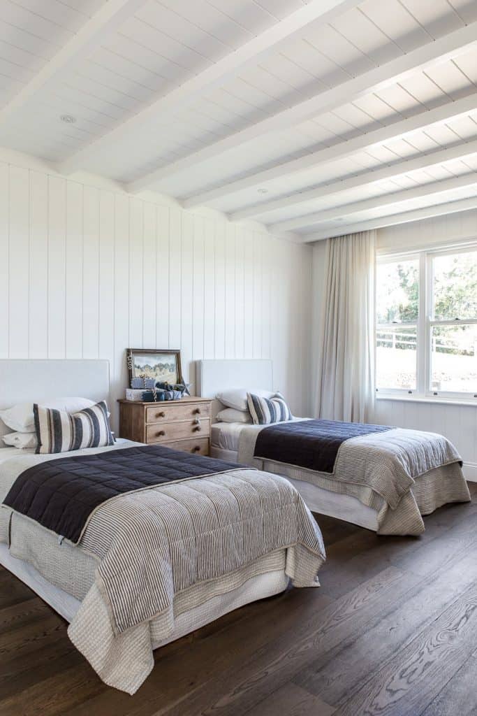 https://thehoneycombhome.com/wp-content/uploads/2021/03/vertical-shiplap-to-make-small-rooms-look-larger-1.jpg