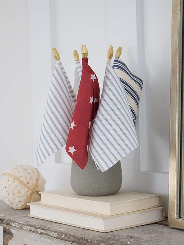 DIY-Mini-American-Flags