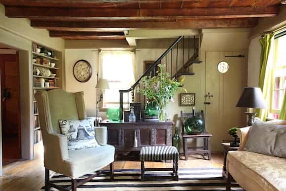 early-american-farmhouse-decorating-style-ideas-living-room.jpg