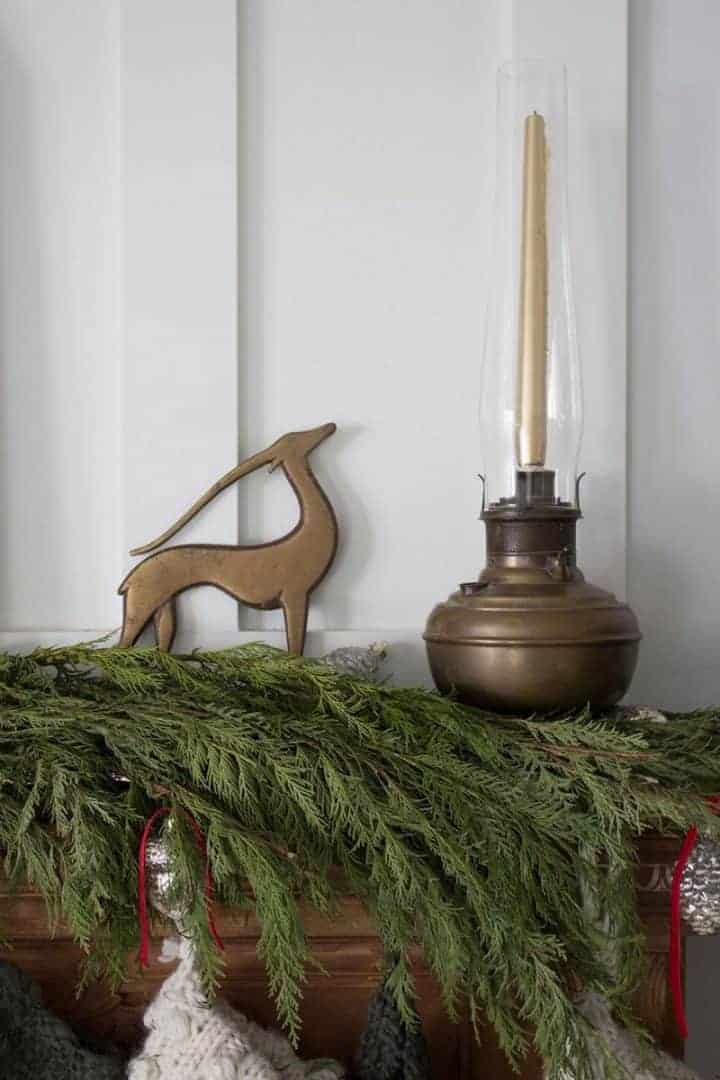 Christmas-mantel-decorating