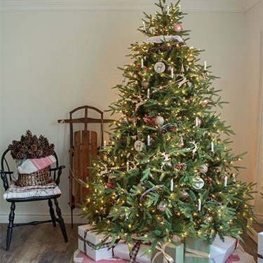 Natural Christmas Tree Decorating