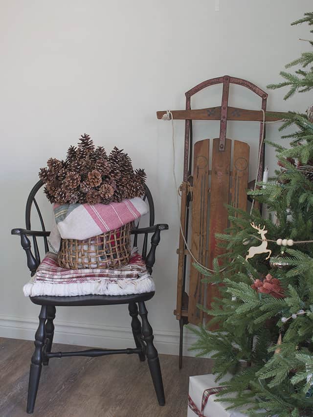 Vintage Christmas Decor and Tree - The Honeycomb Home