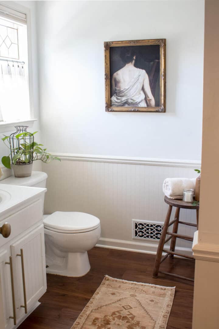 pretty DIY bathroom decorating ideas and updates that are easy to do