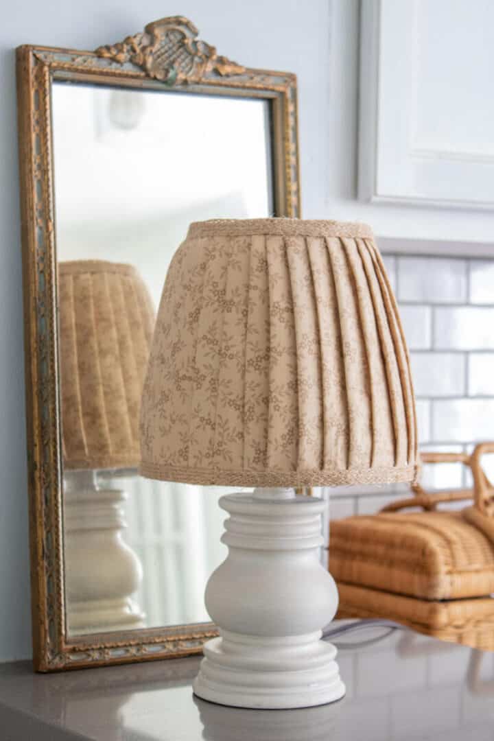 Pleated fabric store lamp shades