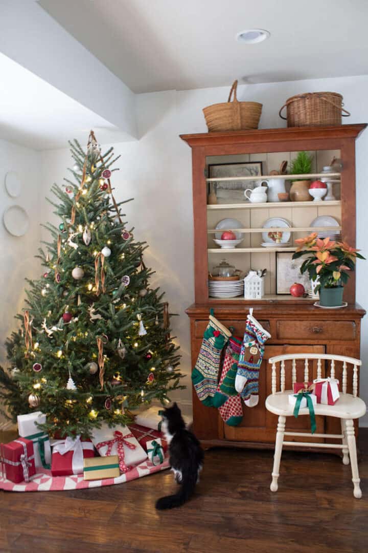 vintage-Christmas-decor and tree