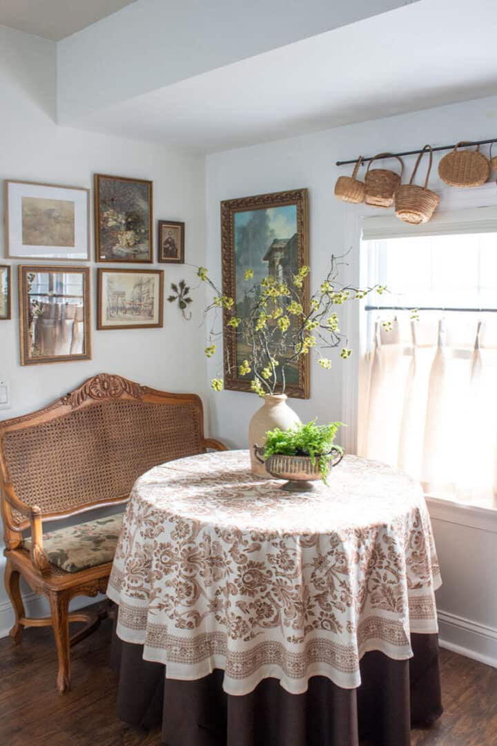 small space breakfast nook