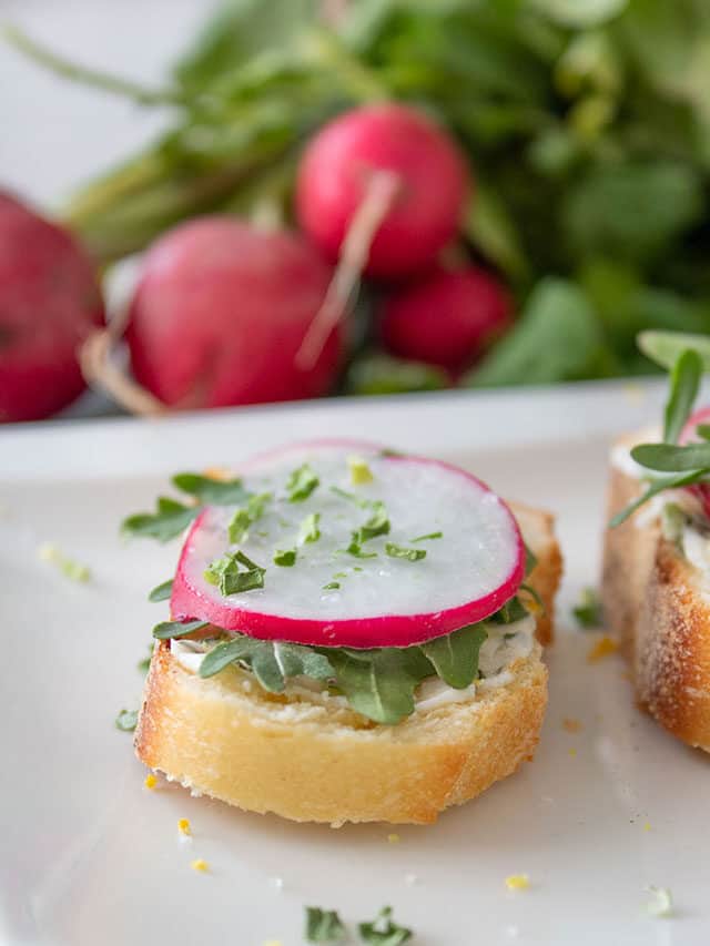 Crostini With Herb Butter and Arugula