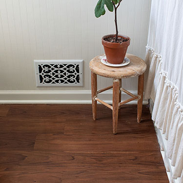 FI-Cleaning-vinyl-plank-flooring