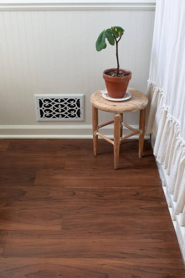 cleaning vinyl plank flooring