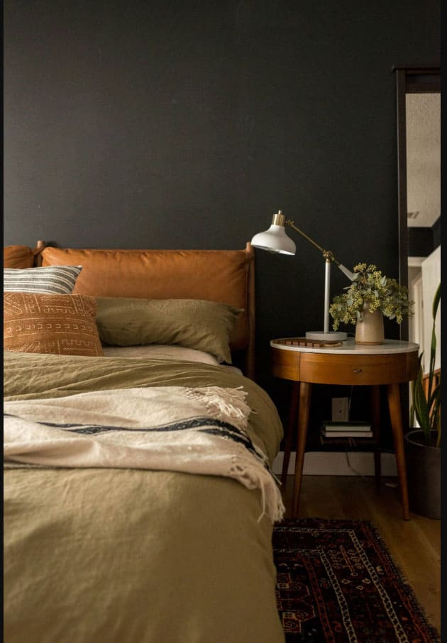 black-painted-bedroom-wall