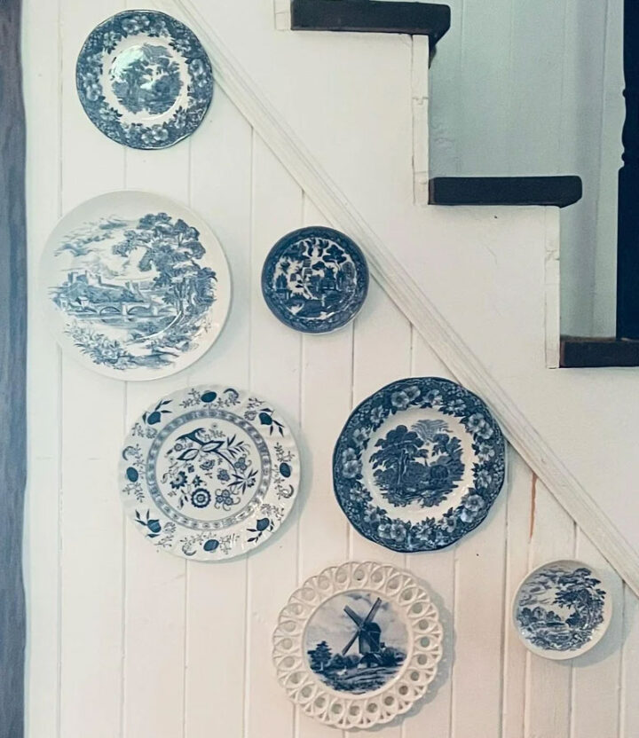 set-of-blue-and-white-plates-for-wall-display