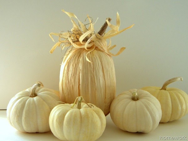 corn husk pumpkin decorating