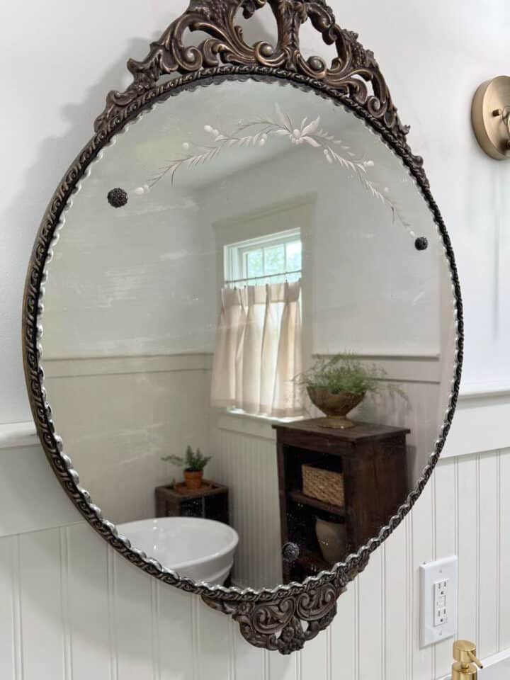vintage-mirror-in-bathroom