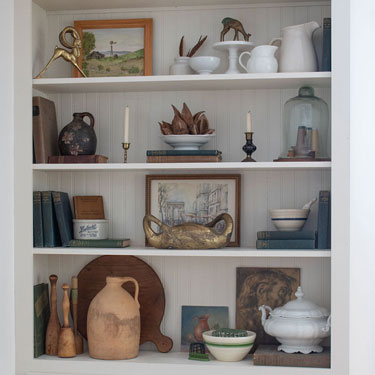 FI-Country-style-dining-room-with-vintage-charm
