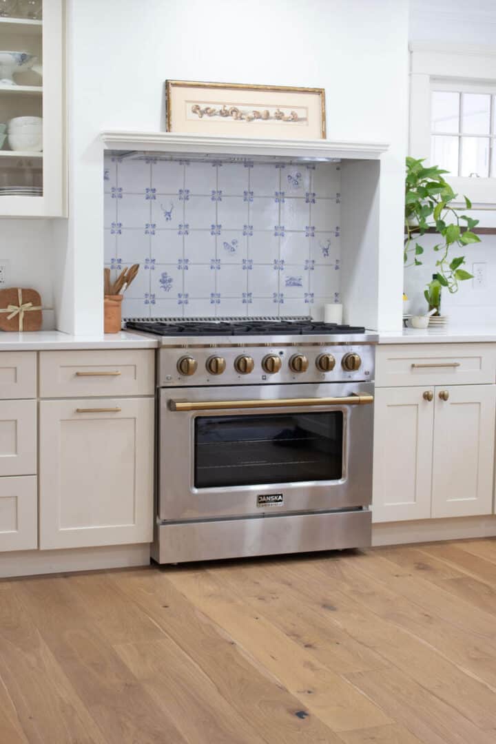 country kitchen style backsplash ideas over range
