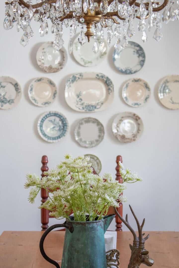 1-grouping-of-plates-displayed-on-dining-room-wall