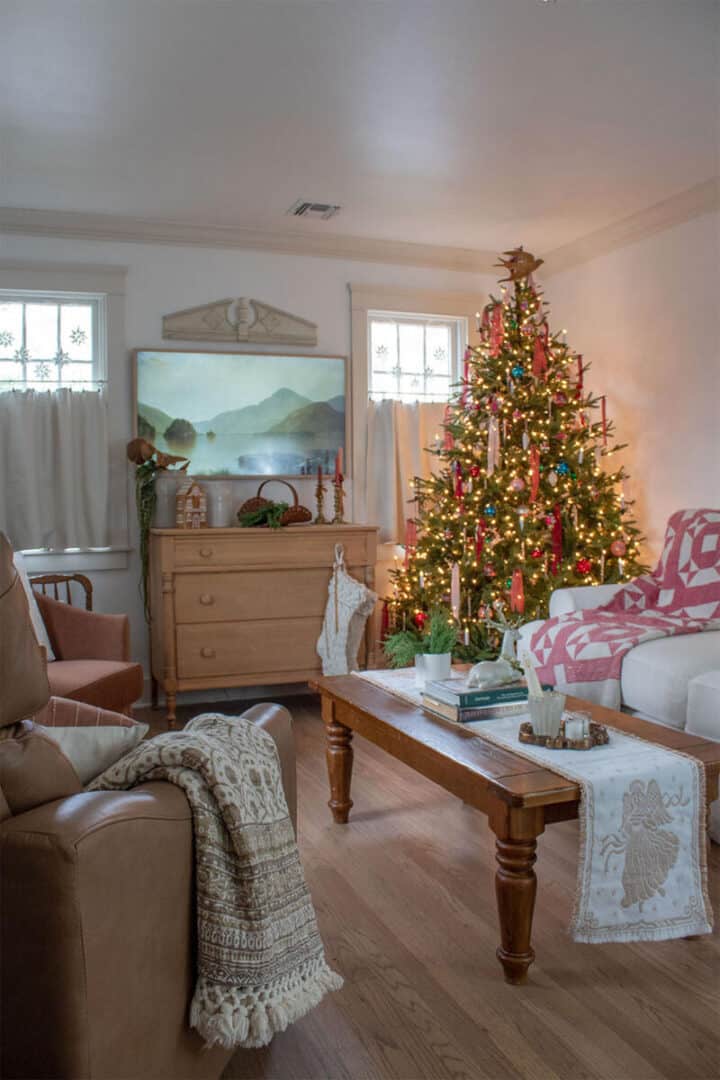 cozy-Christmas-living-room