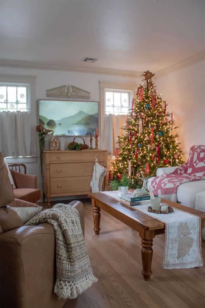 Cozy Christmas Living Room Ideas - The Honeycomb Home