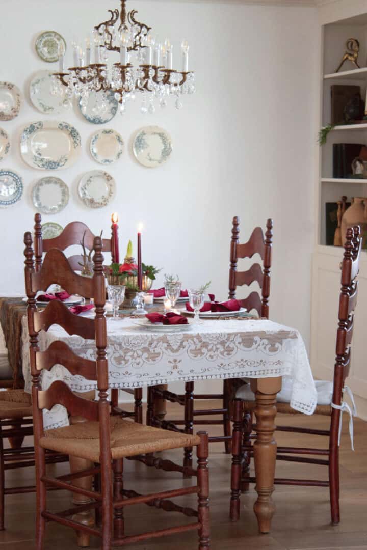 Vintage-Style-dining-room-decorated-for-Christmas-The-Honeycomb-Home