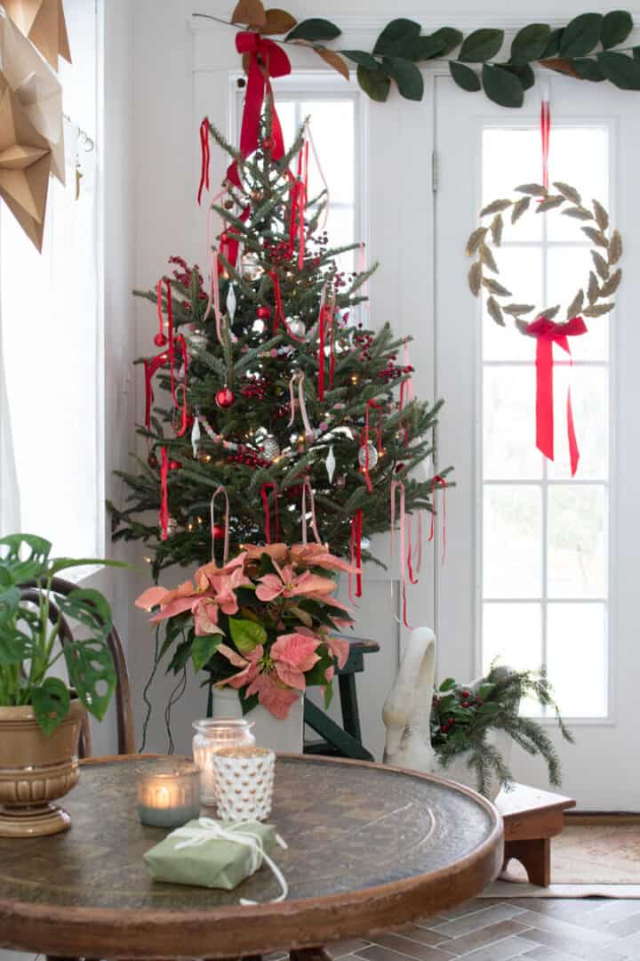 nature-inspired-Christmas-decorating-in-sunroom-The-Honeycomb-Home-blog