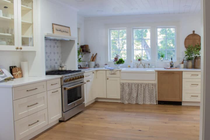 warm-wood-engineered-hardwood-flooring-in-the-kitchen