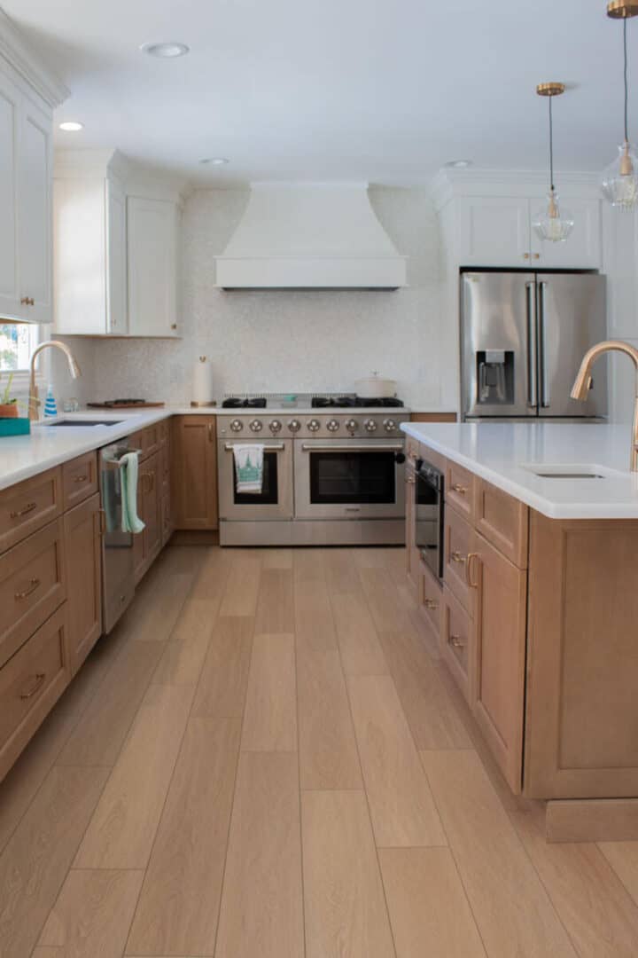 kitchen-design-with-wood-lower-cabinets-and-white-upper-cabinets - 