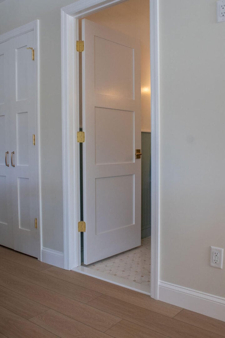 warm-paint-color-with-wood-kitchen-cabients