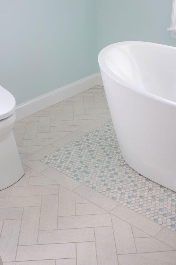 floor-tile-ideas-around-a-free-standing-bathtub