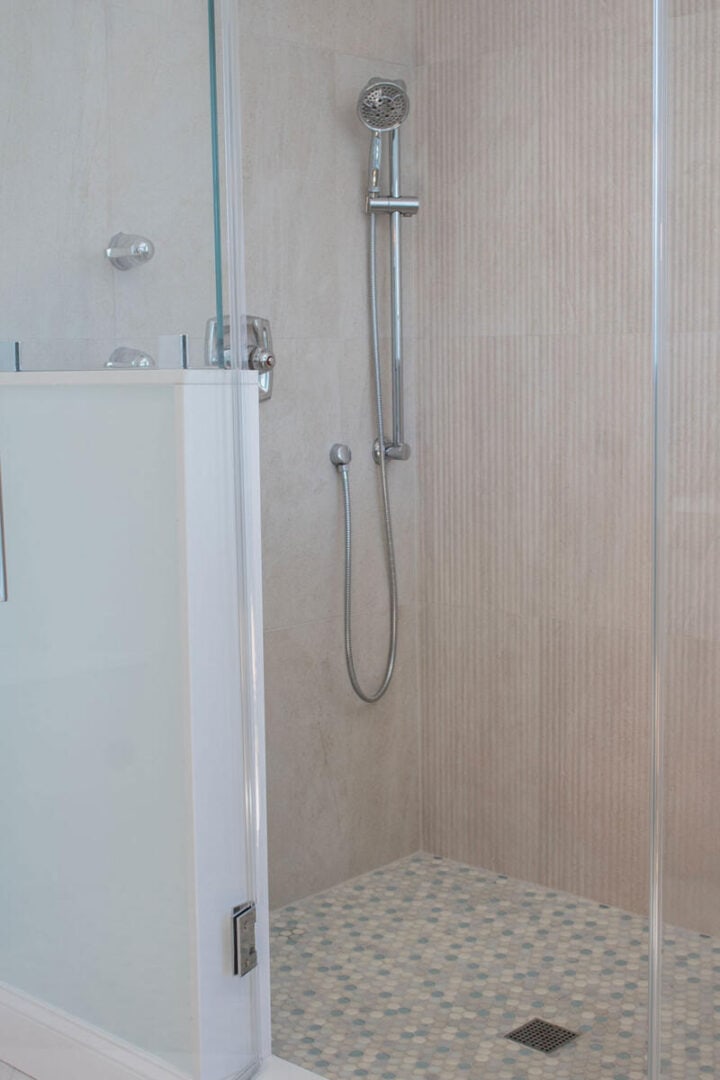 natural-stone-tile-for-modern-bathroom