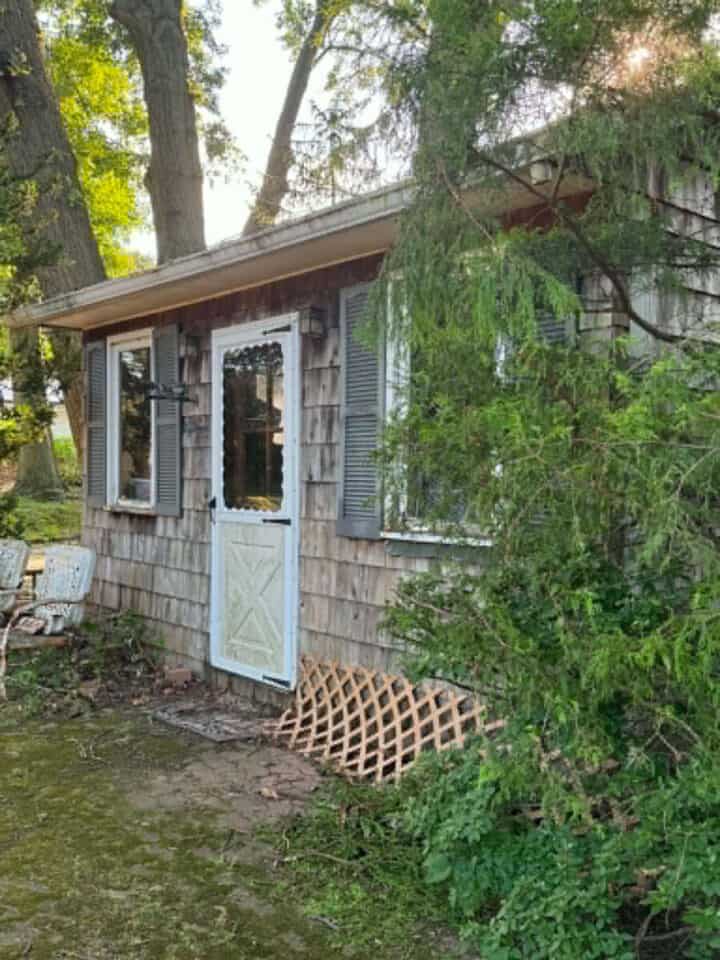 shed-with-cedar-shingles